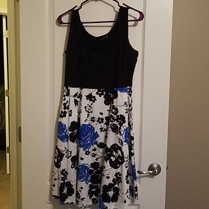 Pocketed Floral Dress